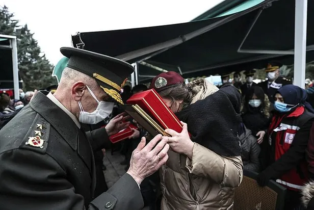 SON DAKİKA: Pençe Kartal-2 Harekatı'nda şehit düşen kahramanlar birbirlerine siper oldu-4