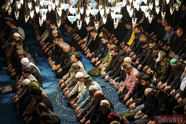 Regaib Kandili'nde eller semaya yükseldi! Vatandaşlar camilere akın etti: İşte il il o fotoğraflar... - 6