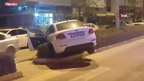 Çorum'da alkollü sürücü refüje çıktı