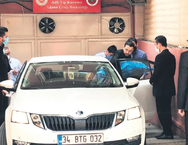 Adana'da bir babanın feryadı! Kazada ölen bebeğini kucağında taşıdı-1