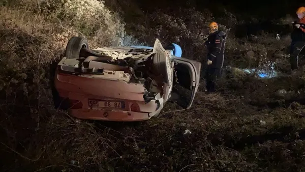 sokaga-cikma-kisitlamasini-ihlal-eden-ehliyetsiz-surucu-otomobille-takla-atti-1611699953662.jpg Hem sokağa çıkma kısıtlamasını delen hem de ehliyetsiz olan sürücü, otomobille takla attı-4