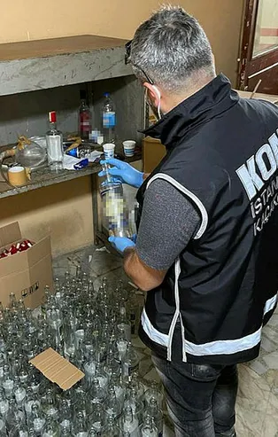 Başakşehir'de 2 ton kaçak içki ele geçirildi