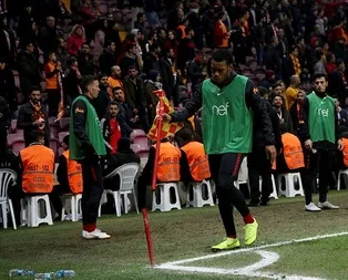 Rodrigues direkleri tekmeledi