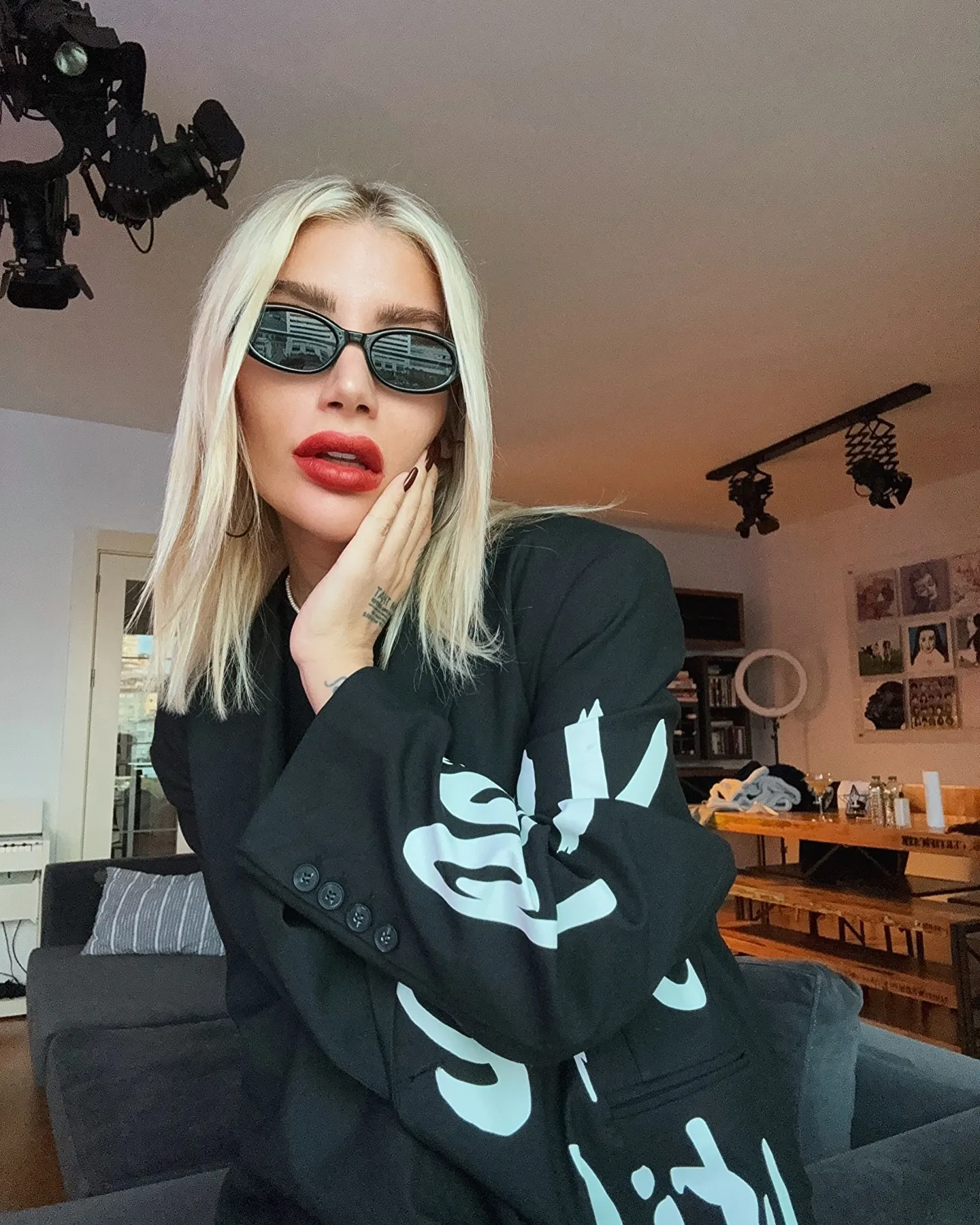 38 yaşına basan İrem Derici’yi ağlatan kutlama! “Kimilerine göre asi kimilerine göre deli dolu” - 7