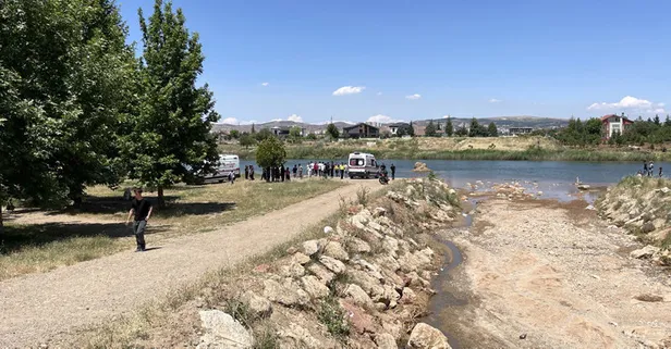 Kaçan toplarını almak için Kızılırmak'a giren 3 çocuktan acı haber! Çocuklardan geriye oynadıkları top kaldı...