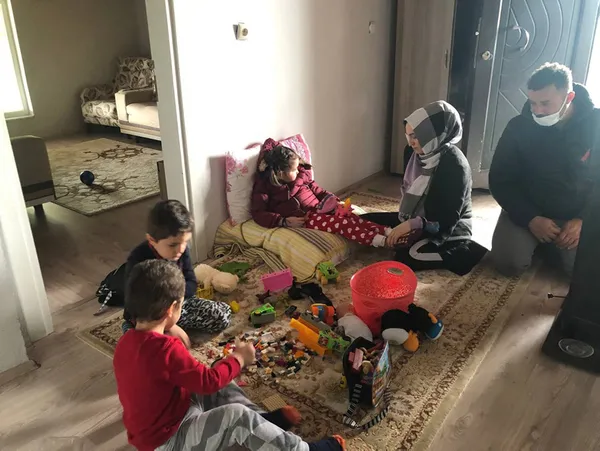 5-yasindaki-cocugun-bademciklerinin-sistigini-dusunerek-hastaneye-goturduler-150-bin-cocukta-bir-gorulen-beyin-sapi-tumoru-teshisi-konuldu-1618397973169.jpg 5 yaşındaki çocuğun bademciklerinin şiştiğini düşünerek hastaneye götürdüler! 150 bin çocukta bir görülen beyin sapı tümörü teşhisi konuldu-6