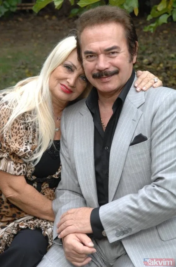 Orhan Gencebay’ın eşi Sevim Emre çorabının üzerine giydiği çizgili bodysiyle paylaştı! İlk yorum Demet Akalın’dan: “Aleyna sandım” - 2