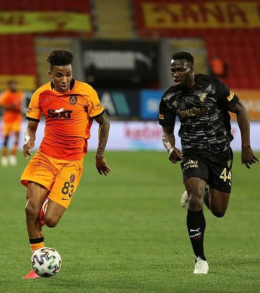 gundeme-bomba-gibi-dusen-transfer-haberi-galatasarayin-pesinde-oldugu-gedson-fenerbahceye-teklif-edildi-1640987143817.jpeg Gündeme bomba gibi düşen transfer haberi! Galatasaray’ın peşinde olduğu Gedson Fenerbahçe'ye teklif edildi-4