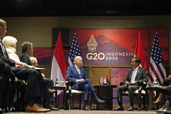 endonezyada-tarihi-bulusma-biden-ve-si-ilk-kez-yuz-yuze-gorusuyor-1668420062769.jpg