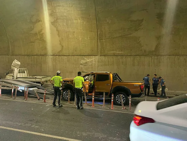 Pendik'te feci kaza! Tünel savaş alanına döndü: 2'si ağır 5 yaralı-3
