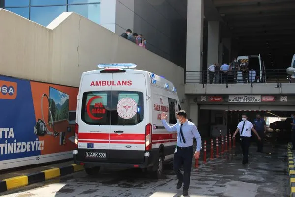 avm nin terasina cikan genc kiz intihar etti agir yarali takvim