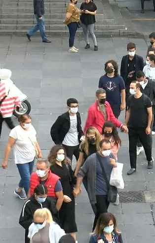 İstanbul’da toplu taşıma sistemi çökme noktasına geldi! Şirinevler'de metrelerce otobüs kuyruğu