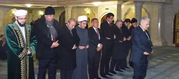 Başbakan Yıldırım Tataristan’da namaz kıldırdı