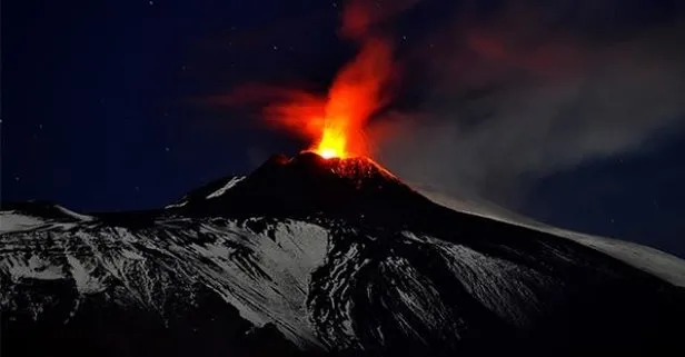 Endonezya’da yanardağ uyarısı! ’Krakatau’nun Çocuğu’ uyandı