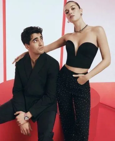 paylasimlari-ele-verdi-afra-saracoglu-ve-mert-ramazan-demir-tatile-cikti-1682186616625.jpeg Afra Saraçoğlu ve Mert Ramazan Demir yakayı fena ele verdi! O kare her şeyi ortaya çıkardı-3