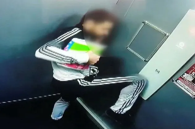 Sosyal medyayı ayağa kaldıran olay! Korona var diye asansörde...