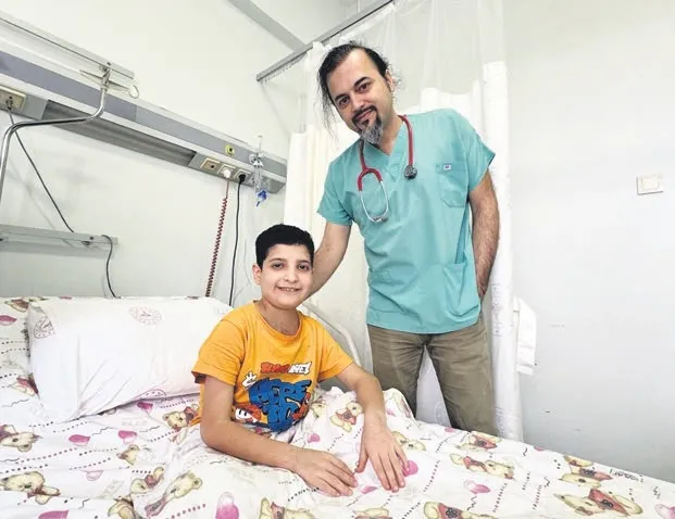 Kalbi duran Azat hayata döndü! 11 yaşındaki çocuk 6 saatlik mucize ameliyatla kurtuldu