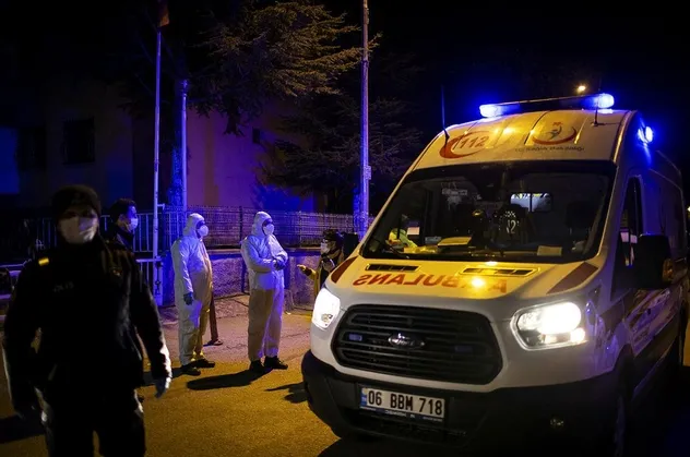 Son dakika: Ankara'da korona karantinasından kaçan hastaya özel ekip müdahale etti