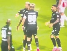 Caner arkadaşına vurdu kırmızı gördü