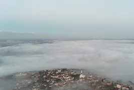 İstanbul Boğazı yoğun sisin ardından gemi trafiğine açıldı