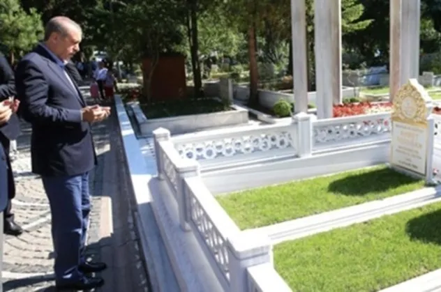 Başkan Erdoğan'dan kabir ziyareti