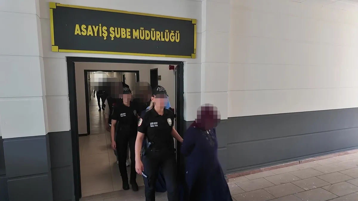 1782512428245.jpeg Kocaeli merkezli fuhuş operasyonu: 14 tutuklama, 18 kadın kurtarıldı-3
