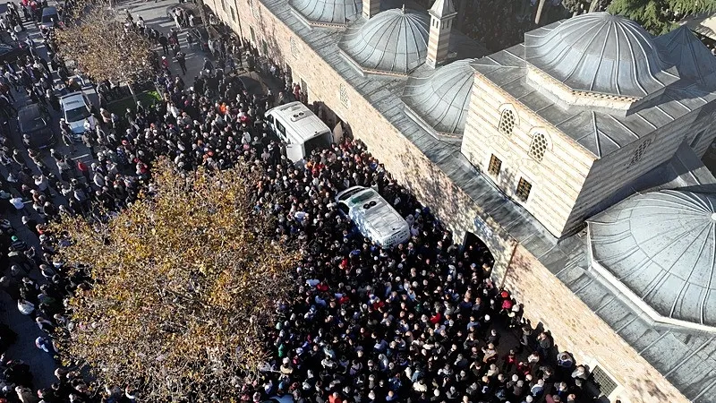 Gebze'de çöken binada hayatını kaybeden Bilir ailesi son yolculuklarına uğurlandı!-2