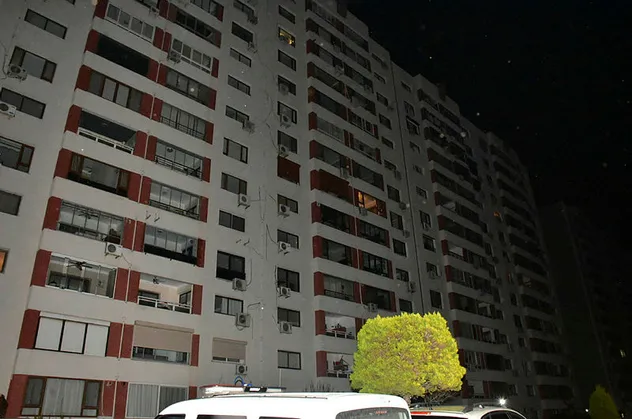 İzmir'de acı olay! Metrelerce yüksekten yere çakıldı