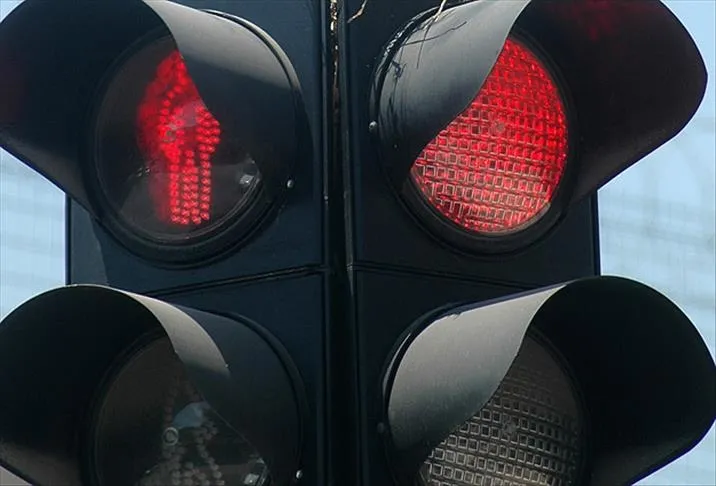 trafik-isiklarinda-yeni-donem-kirmizi-sari-yesilin-yanina-bir-yenisi-daha-ekleniyor-1711201205002.jpg Kırmızı-sarı-yeşilin yanına bir yenisi daha ekleniyor! Trafik ışıklarında yeni düzenleme-4