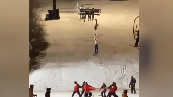 Kayakçı havada asılı kaldı: Korku dolu anlar kamerada-5