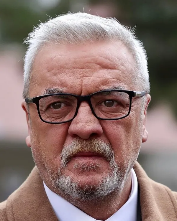 taburcu-olan-mesut-akustadan-ilk-paylasim-geldi-eve-gider-gitmez-kamera-karsisina-gecti-sevenlerine-bakin-nasil-seslendi-1630355325833.jpg Taburcu olan Mesut Akusta’dan ilk paylaşım geldi! Eve gider gitmez kamera karşısına geçti sevenlerine bakın nasıl seslendi-2