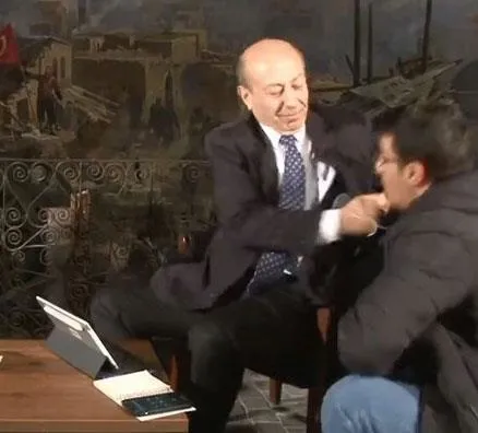 fatma-sahin-ilk-kez-anlatti-muharrem-sarikayanin-basin-calisanina-tokat-attigi-o-anlarda-neler-yasandi-1649102302009.jpeg Fatma Şahin ilk kez anlattı! Muharrem Sarıkaya'nın basın çalışanına tokat attığı o anlarda neler yaşandı?-2