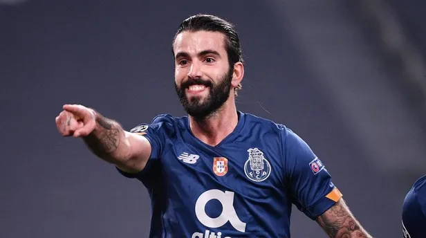 galatasaray-ve-fenerbahce-arasinda-oliveira-savasi-buyuyor-1656804405228.jpeg Galatasaray ve Fenerbahçe arasında Oliveira savaşı büyüyor-2