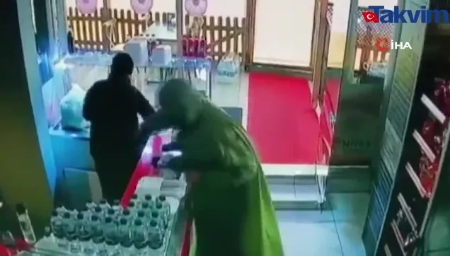 Yağmurluklu saldırgan dehşet saçtı