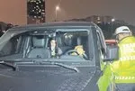 Hande Erçel trafik çevirmesinde objektiflere yakalandı