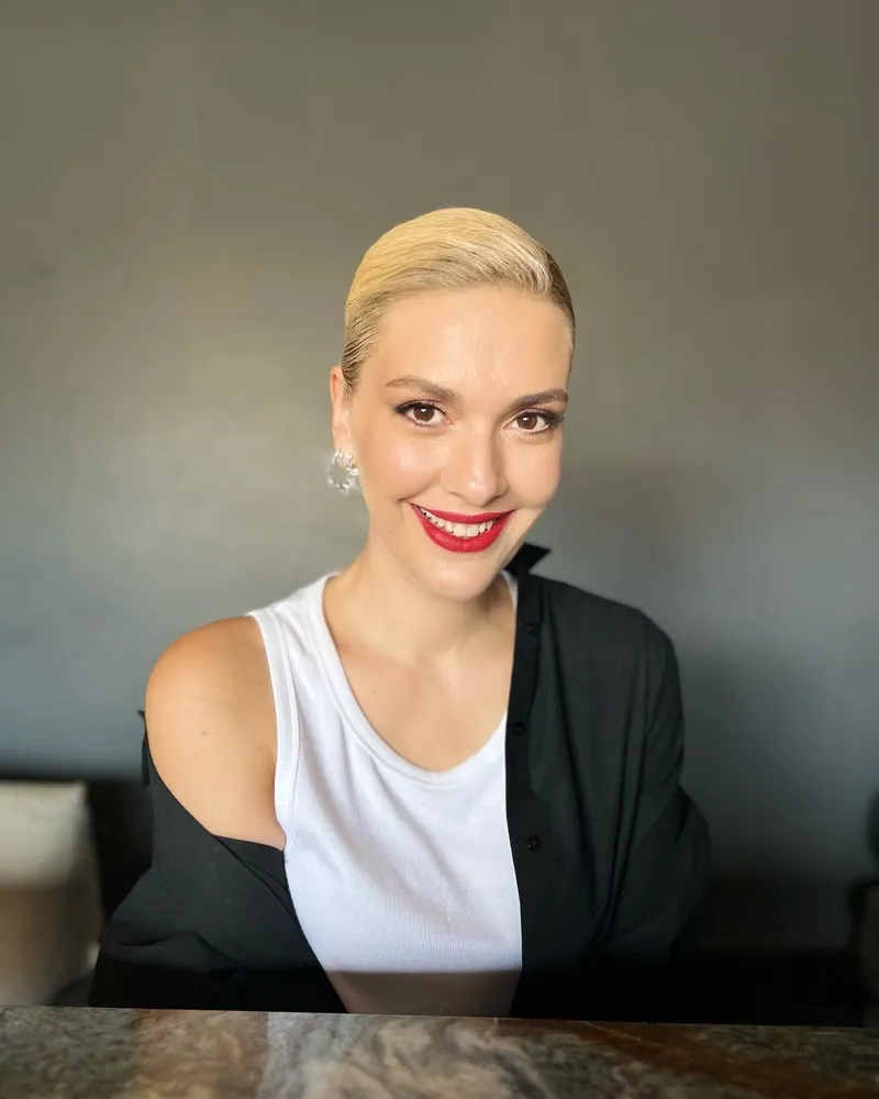 Bergüzar Korel sıkı dostu Esra Erol’un makyajsız halini yayınladı! Gören hayran kaldı: “Her hali ayrı güzel”-2