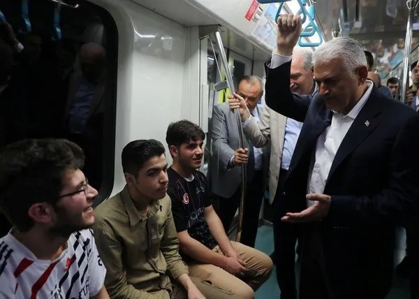 Başbakan Yıldırım metro ve Marmaray'ı kullandı-12