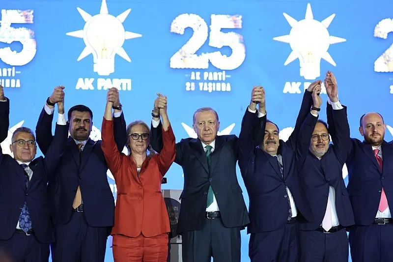 1786916509574.jpeg AK Parti'den 25 yılda 25 reform! Çalışanların yüzünü güldürdü: Milyonlara sosyal güvence sağlandı-2
