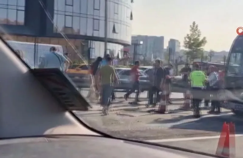 metrobus-kazasi-son-dakika-sefakoy-kucukcekmece-metrobus-kazasi-nasil-oldu-seferler-ne-zaman-duzelecek-1724912604978.jpeg