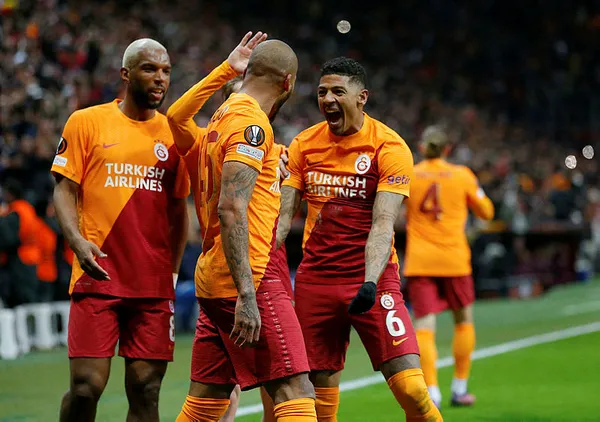 1651746883876.jpg Galatasaray'da ayrılık rüzgarı! Marcao, Nelsson, Kerem Aktürkoğlu ve Cicaldau hazırlığa başladı-5