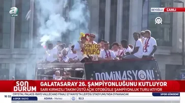 Galatasaray'ın şampiyonluk otobüsünde "Gitme Mauro" pankartı