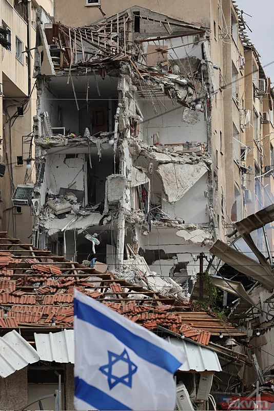 İsrail kentleri alev alev! Balistik ve hipersonikler Demir Kubbe'yi kevgir etti... Füze yağmuru Mersin'den bile görüntülendi - 28