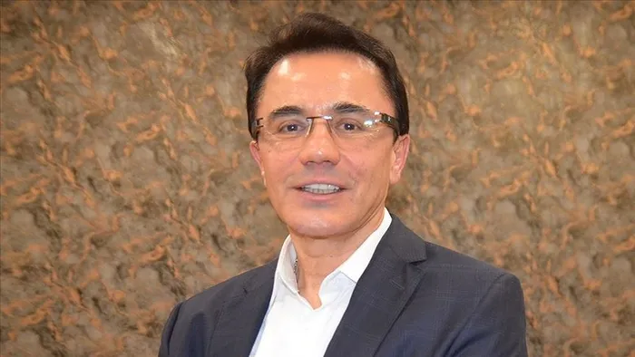 ender-sarac-zerrin-ozere-6-ayda-33-kilo-verdirdi-60-yasinda-109-kilodan-40-bedene-indi-tekerlekli-sandalyeye-m-1701781924899.jpg 60'lık sanatçı 109 kilodan 76'ya indi! 6 ayda 33 kilo verdiren Zerrin Özer diyeti! Ender Saraç'ın sihirli kürü-4