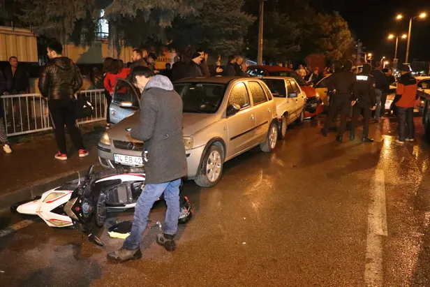 Bolu'da alkollü sürücü park halindeki 7 araca çarptı-3