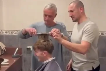 Jose Mourinho berberlikte de iddialı! Burak Kapacak'ın saçlarını kesti
