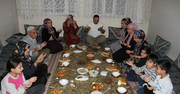 Türkiye’de ilk iftar Şemdinli’de yapıldı