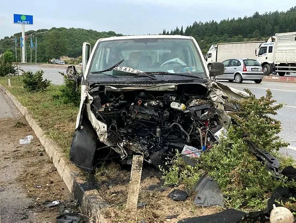 Son dakika: Manisa'da 3 aracın karıştığı kaza: 12 yaralı-4