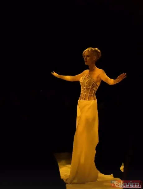 4 çocuk annesi Wilma Elles’ten podyumda bebekli mesai! - 3