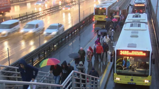 İstanbul'da yağış başladı! Trafik felç oldu-1