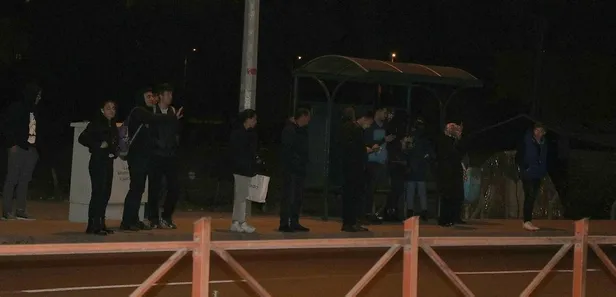 kayseride-bir-garip-kaza-otomobil-tramvay-yoluna-girdi-surucu-plakalari-sokerek-kacti-1669152841756.jpeg Kayseri'de bir garip kaza! Otomobil tramvay yoluna girdi, sürücü plakaları sökerek kaçtı-5